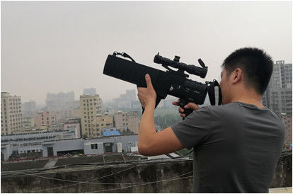 La pistola modella 1000M tenuto in mano Drone Signal Jammer