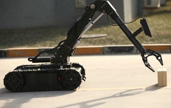 Robot della protezione di EOD della difesa e di sicurezza con le armi